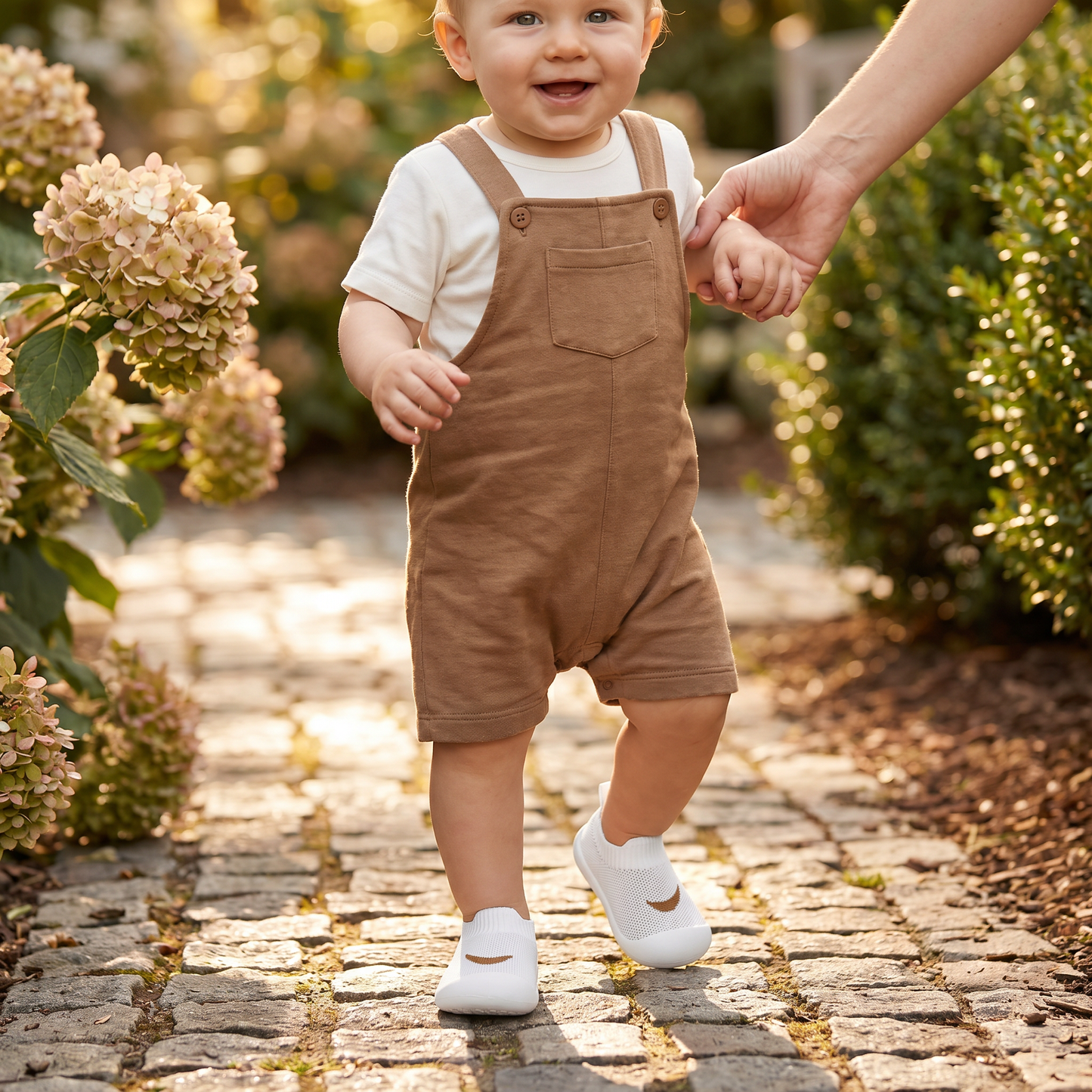 Summer baby shoes with non-slip soles and breathable material