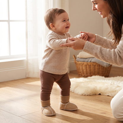 Lined baby winter sock shoes in suede look